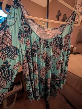 Avenue Geometric Print Cold Shoulder  in Blue & Black With Keyhole  Like New